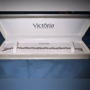 women’s silver plated braclet